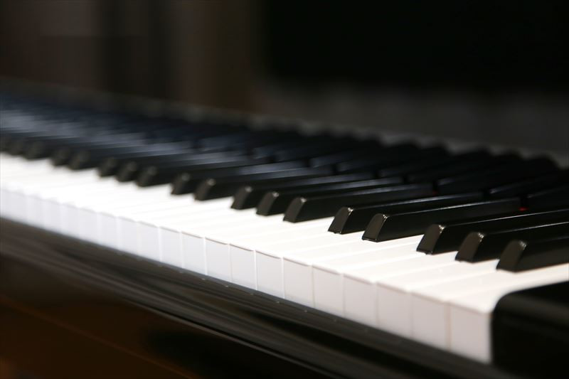 ピアノを演奏しやすいように綺麗に整えるクリーニングや調律